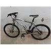 Image 7 : Giant Rainier 27 Speen Men's Mountain Bike ; Disc Brakes, Shocks, Good Tires,26" 