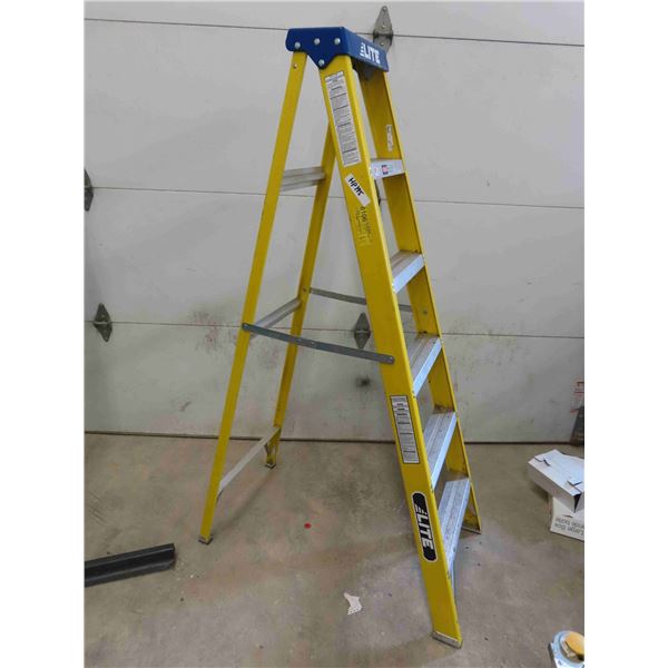 6' Fiberglass + Aluminum Step Ladder