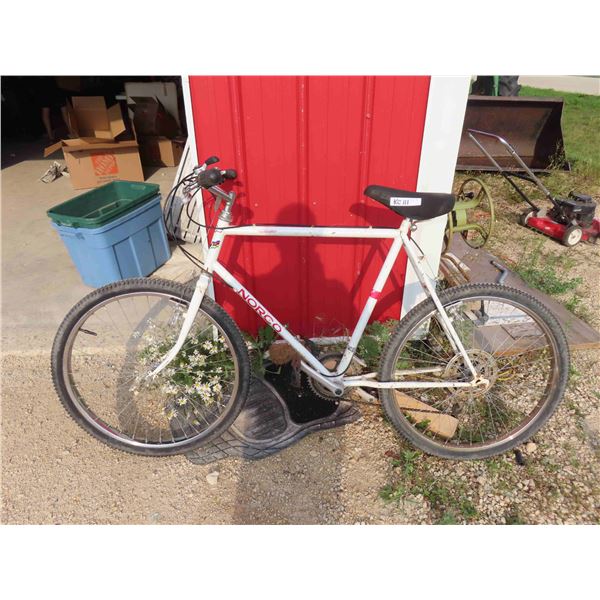  Norco Mountaineer 12 Speed Men's Mountain Bike with 26" Wheels