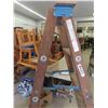 Image 4 : 6' Wooden Step Ladder