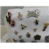 Image 2 : 30 Assorted Pins + Brooches