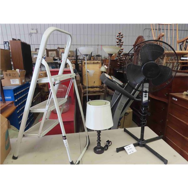 Uber Haus 3 Step Reacher Table Lamp, Adjustable Floor Model Fan 14" Wide