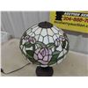 Image 3 : Tiffany Style Table Lamp - Heavy Base, Heavy Shade