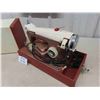 Image 5 : Piedmont by Hudson's Bay Portable Electric Sewing Machine with Case