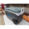 Image 4 : Igloo Maxcold Latitude 90 Rolling Cooler - Holds 137  Cans of Beer! 