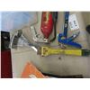 Image 5 : Plastic Tote with Small #112 Vice, Sander, Fire Extinguisher, Shelf Brackets, 