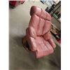 Image 4 : Very Comfy Salmon Colored Leather Look Reclining Chair