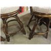 Image 5 : 4 Nice Wicker Bar Stools with Upholstered Seats - Swivels