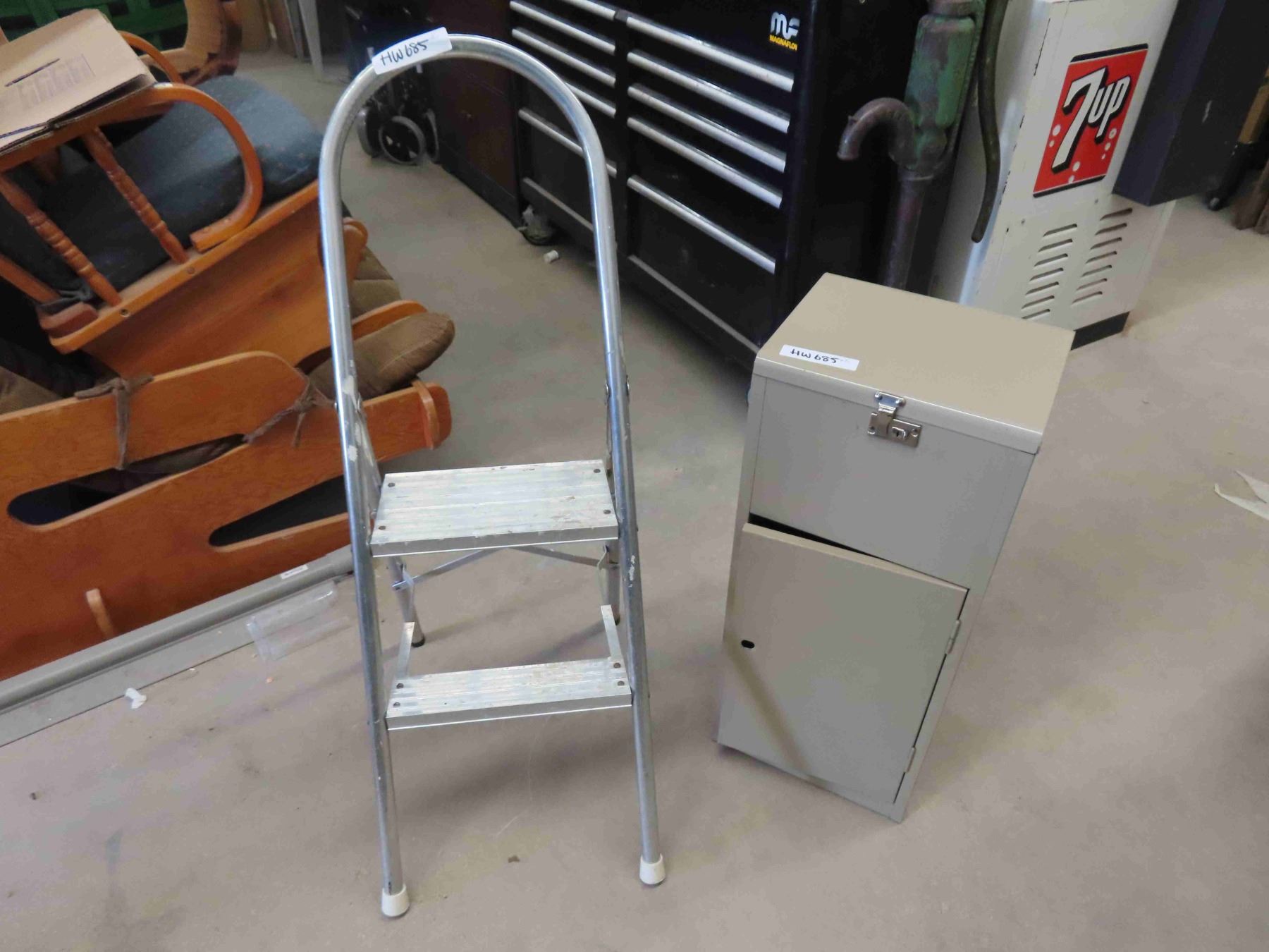 Small Metal File Box 29 '' x 11 1/2 '' x 10'' , 2 Aluminum Step Ladders
