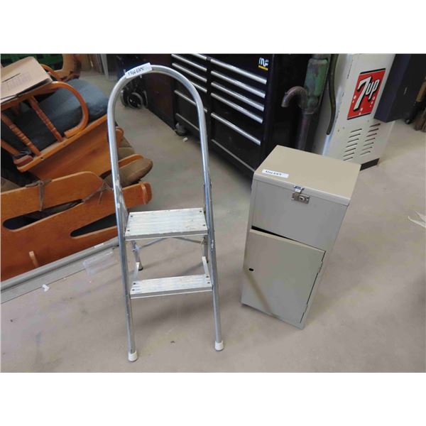 Small Metal File Box 29 '' x 11 1/2 '' x 10'' , 2 Aluminum Step Ladders