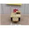 Image 2 : Plastic Made in Japan Tow Truck Battery Operated 5" x 5" x 11" 