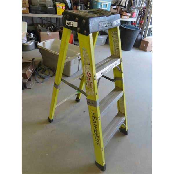4' Fiberglass Step Ladder - Featherlite