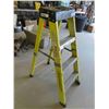 Image 1 : 4' Fiberglass Step Ladder - Featherlite