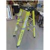 Image 2 : 4' Fiberglass Step Ladder - Featherlite