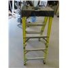 Image 4 : 4' Fiberglass Step Ladder - Featherlite