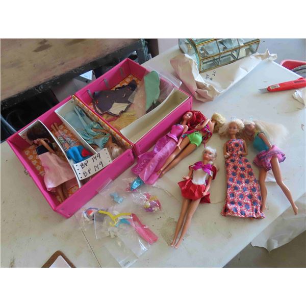 Barbie Trunk with 8 Dolls, Clothes + Accessories