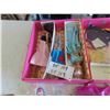Image 5 : Barbie Trunk with 8 Dolls, Clothes + Accessories