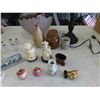Image 6 : Salt + Pepper Shakers, Table Lamp, Asian Ornaments, Lamp Shade