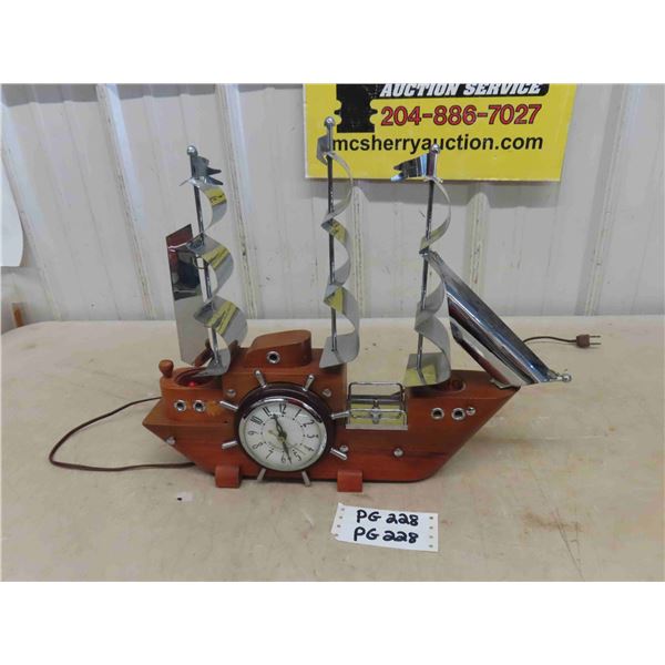 Very Nice Mid Century Yankee Clipper Mantle Clock - Sessions United - Working