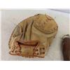 Image 5 : Vintage Baseball Gloves 