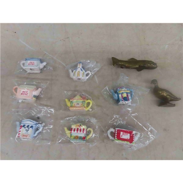 8 Red Rose Tea Miniature Tea Pots Sealed in Plastic & 2 Brass Ornaments