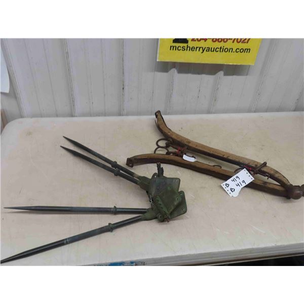 4 Rooftop Lightening Rods + Wooden Horse Hames