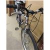 Image 4 : Schwinn Santa Monica 21 Speed Men's Mountain Bike with 26" Rims + Front Shocks