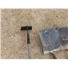 Image 4 : 4 Various Shovels + 1 Hoe