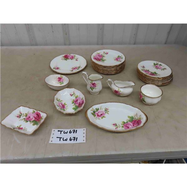 26 Pieces Royal Albert American Beauty - 1 Luncheon Plates , 10