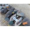 Image 4 : 16 Plastic Floating Duck Decoys 17'' Long 