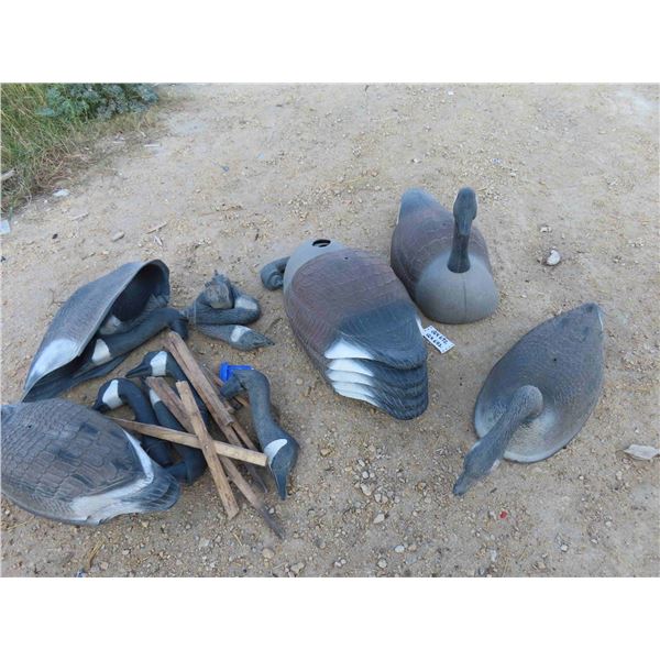 12 Floating Goose Decoys 30''  Long 2 Styles 