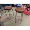 Image 4 : 2 Chrome Stools with Cushion Seats 29'' Tall