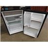 Image 4 : Magic Chef Bar Fridge 33'' Tall x 21'' x 22'' - Looks Unused