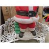 Image 4 : Plastic Santa Clause Light Up Blow Mold 39'' Tall