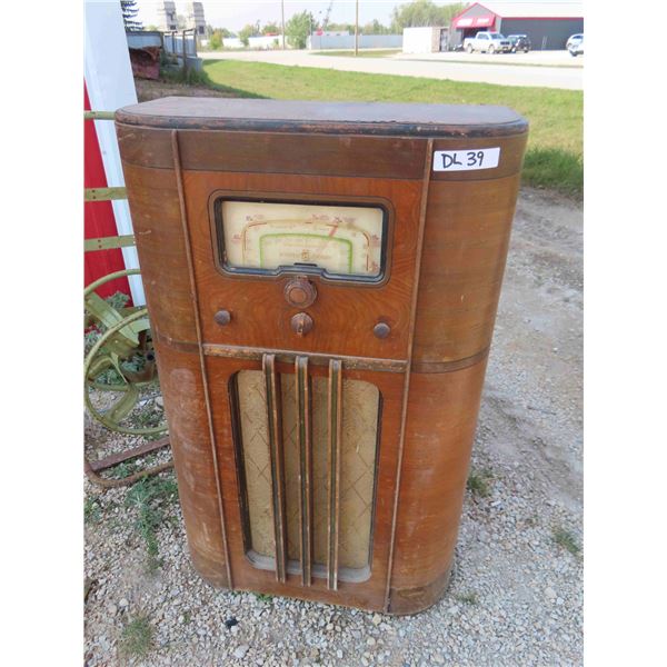 Vintage Crosley Floor Model Radio 24'' x 11'' x 38''