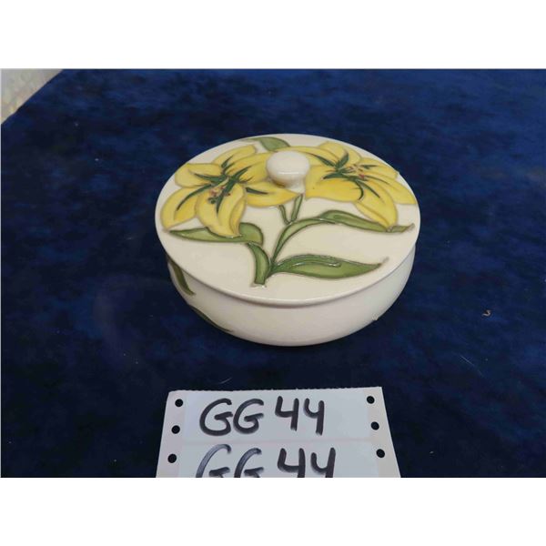 Moorcraft 'Bermuda Lilly' Covered Dish