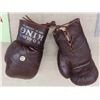 Image 2 : Vintage Boxing Lot: K.O. King Gloves by Victory Company Size 12