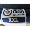 Image 2 : Winnipeg Jets 2.0 Lot : 2 Signed Hellebuyck 8'' x 10'' Photos, XXL 