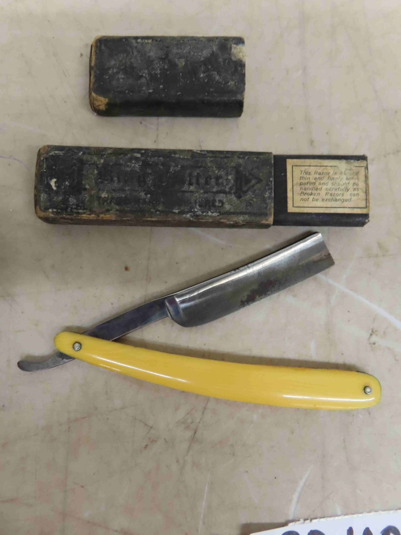 V Nice Razor Antique Shaving Lot: 5 Straight Razors, 1 Nice Shick Injector Razor