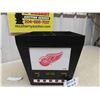 Image 2 : Detroit Red Wings Vintage Score Board Ceiling Light 12'' x 12'' x 12''