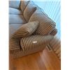 Image 4 : Sklar Peppler 1800 Series Couch With Two Throw Pillows - 86L x 35D x 36H
