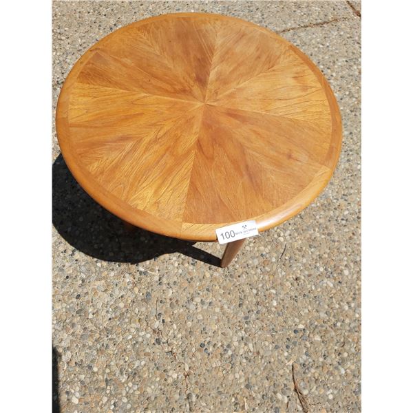 Wood Side Table - 21.5 In Diameter x 19.5H