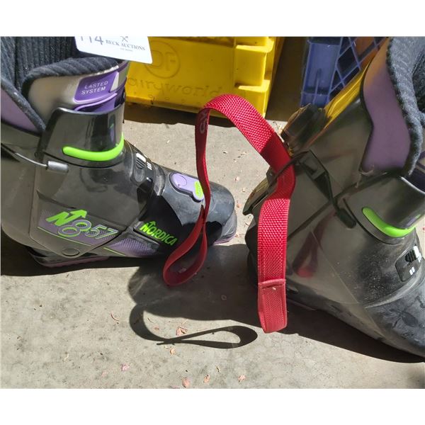 Nordica Ski Boots N857 (Size 26)