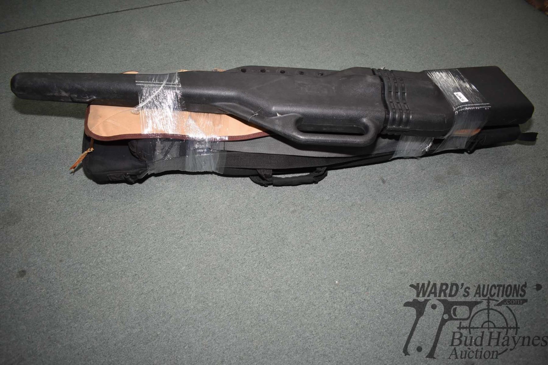 Three soft rifle cases and a Kolpin ATV gun case - Ward's Auctions