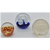 Image 2 : 3 Art Glass Paperweights
