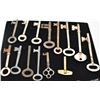 Image 4 : Group of 14 Antique and Vintage Skeleton Keys