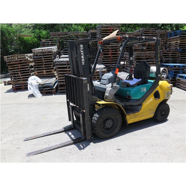 Komatsu FG25T-16 Propane Forklift, Starts & Runs (See Video), Needs Repair