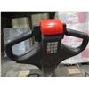 Image 3 : Toyota 8HBW23 Electric Truck Pallet Jack (powers on, does not run)