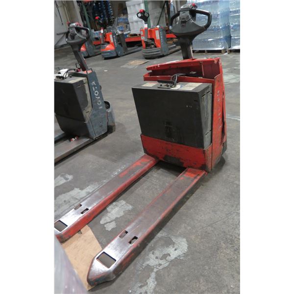 Toyota 7HBW23 Electric Truck Pallet Jack (powers on, does not run)