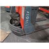 Image 7 : Toyota 8HBW23 Electric Truck Pallet Jack (powers on, does not run)